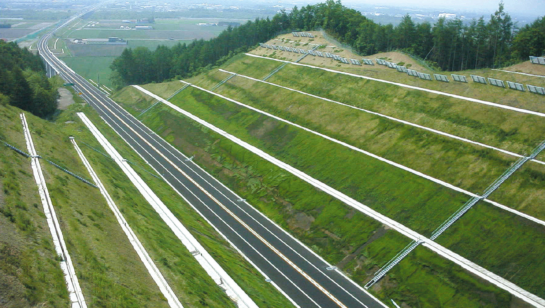 >帯広広尾自動車道芽室町<br> <西士狩南改良工事>