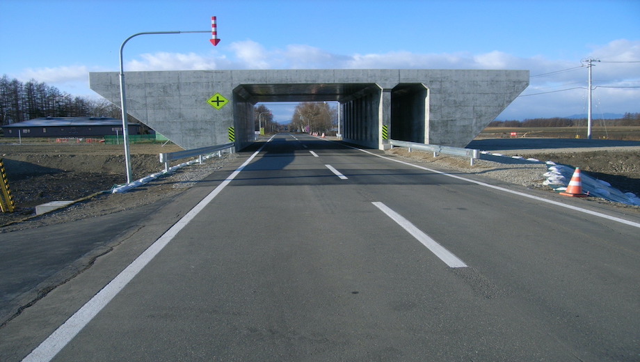 >帯広広尾自動車道　更別村　</br>南４線改良外工事＜高規格道路新設工事＞